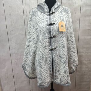 Alpaca Fina Gray & Ivory Hooded Poncho Coat Toggle Closure Boho Tribal Ethnic